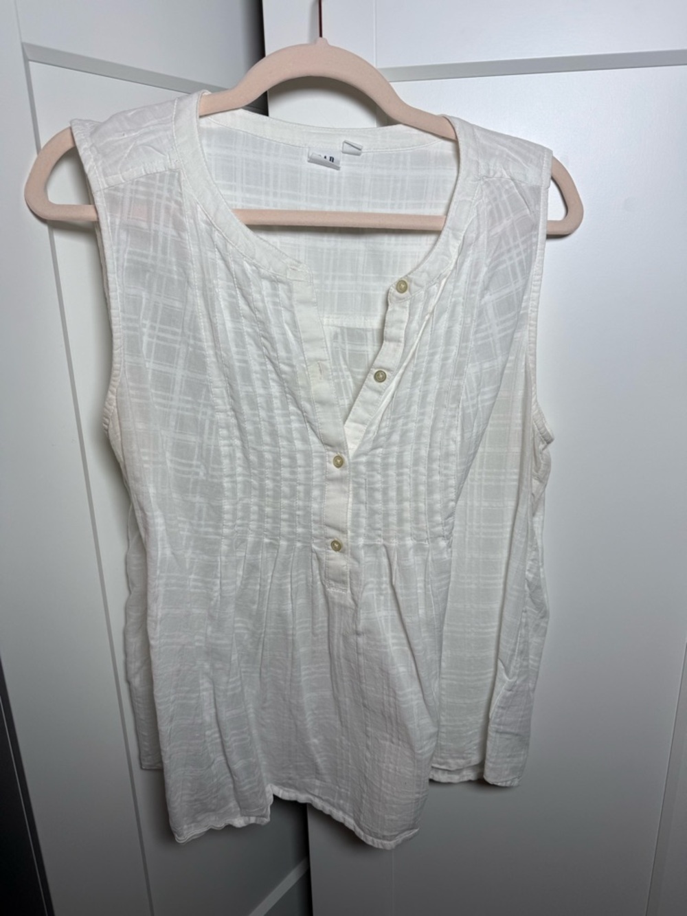 GAP White Sleeveless Button-Front Camisole